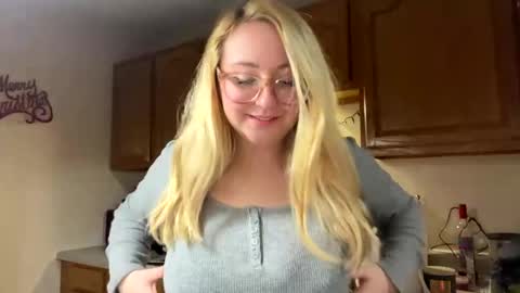 Snapshot of vanillapuddingpie chatting on December 2024 02:41:02 AM vanillapuddingpie online show from December 2024 02:41:02 AM