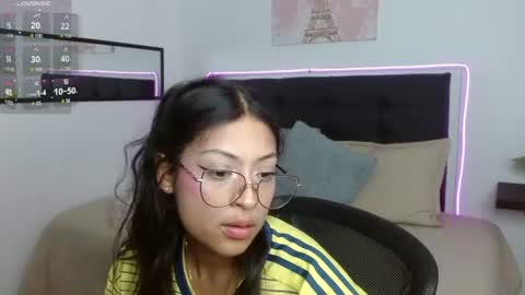 Snapshot of vannesweet_ chatting on June 2026 08:51:01 PM vane online show from June 2026 08:51:01 PM
