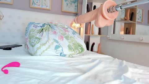 vannia smith  online show from April 2026 01:16:01 PM