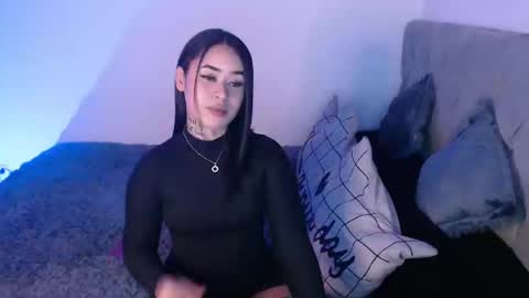 Snapshot of vayolett_bass chatting on December 2024 11:35:02 PM Vayolett Bass online show from December 2024 11:35:02 PM
