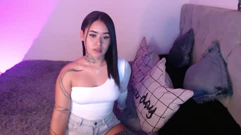 Snapshot of vayolett_bass chatting on December 2024 02:53:02 AM Vayolett Bass online show from December 2024 02:53:02 AM