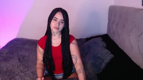 Snapshot of vayolett_bass chatting on December 2024 02:42:02 AM Vayolett Bass online show from December 2024 02:42:02 AM