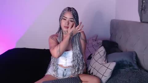 Snapshot of vayolett_bass chatting on February 2025 05:44:02 AM Vayolett Bass online show from February 2025 05:44:02 AM