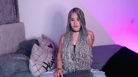 Snapshot of vayolett_bass chatting on February 2025 11:19:02 PM Vayolett Bass online show from February 2025 11:19:02 PM