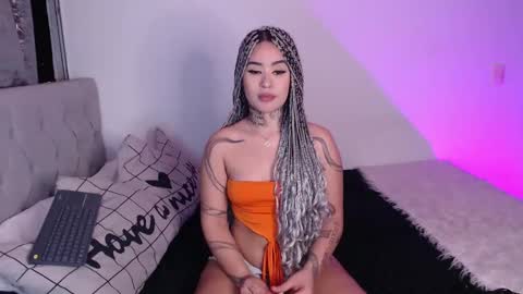 Snapshot of vayolett_bass chatting on March 2025 03:08:01 AM Vayolett Bass online show from March 2025 03:08:01 AM