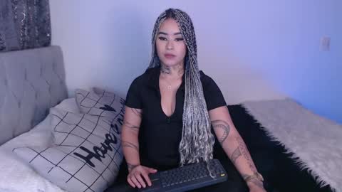 Snapshot of vayolett_bass chatting on March 2025 04:56:01 AM Vayolett Bass online show from March 2025 04:56:01 AM