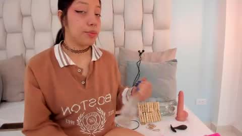 Vayra Moon  online show from July 2026 04:38:01 PM