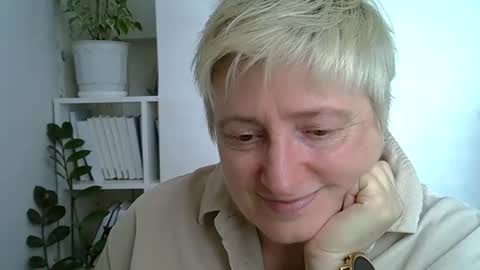 Snapshot of vea_motty chatting on April 2026 09:08:01 AM vea_motty online show from April 2026 09:08:01 AM