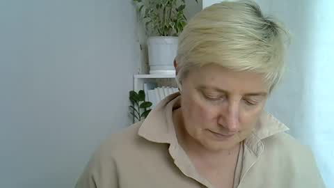 Snapshot of vea_motty chatting on April 2026 12:29:02 PM vea_motty online show from April 2026 12:29:02 PM