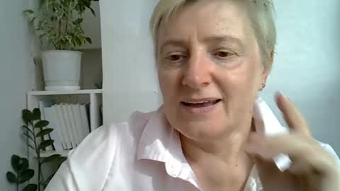 Snapshot of vea_motty chatting on April 2026 12:07:02 PM vea_motty online show from April 2026 12:07:02 PM