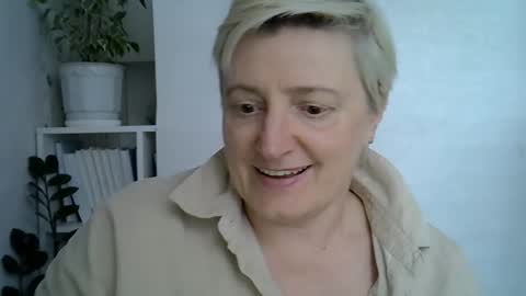 Snapshot of vea_motty chatting on April 2026 03:09:01 PM vea_motty online show from April 2026 03:09:01 PM