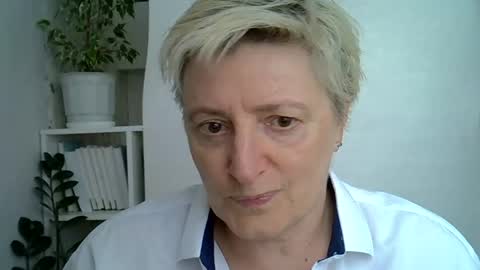 Snapshot of vea_motty chatting on May 2026 12:46:02 PM vea_motty online show from May 2026 12:46:02 PM