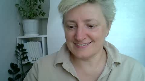 Snapshot of vea_motty chatting on May 2026 03:17:01 PM vea_motty online show from May 2026 03:17:01 PM
