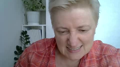 Snapshot of vea_motty chatting on May 2026 02:11:01 PM vea_motty online show from May 2026 02:11:01 PM