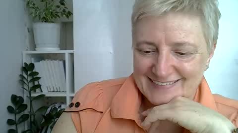 Snapshot of vea_motty chatting on May 2026 10:53:01 AM vea_motty online show from May 2026 10:53:01 AM