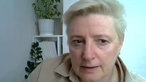 Snapshot of vea_motty chatting on May 2026 10:12:01 AM vea_motty online show from May 2026 10:12:01 AM