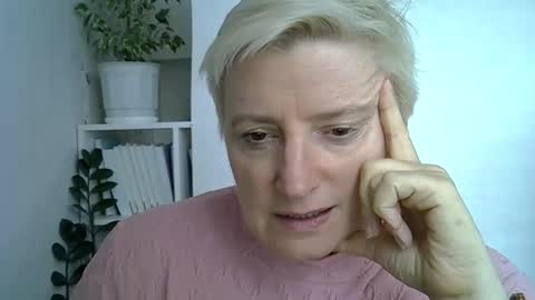 Snapshot of vea_motty chatting on May 2026 12:47:02 PM vea_motty online show from May 2026 12:47:02 PM