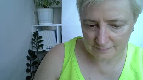 Snapshot of vea_motty chatting on June 2026 08:20:02 AM vea_motty online show from June 2026 08:20:02 AM