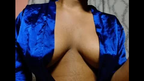 Snapshot of vee62 chatting on June 2026 01:04:01 AM vee62 online show from June 2026 01:04:01 AM