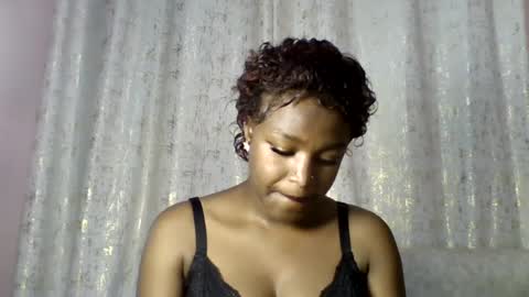 Snapshot of vee_quest chatting on June 2026 06:43:01 PM vee_quest online show from June 2026 06:43:01 PM