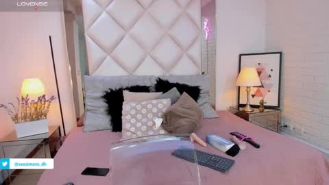 Snapshot of veesimons_dh chatting on December 2024 11:28:02 PM Vee Simons online show from December 2024 11:28:02 PM