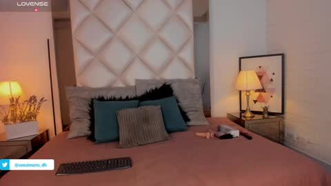 Snapshot of veesimons_dh chatting on January 2025 07:49:02 PM Vee Simons online show from January 2025 07:49:02 PM