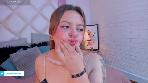 Snapshot of veesimons_dh chatting on January 2025 02:01:01 AM Vee Simons online show from January 2025 02:01:01 AM