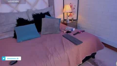 Snapshot of veesimons_dh chatting on January 2025 10:15:01 PM Vee Simons online show from January 2025 10:15:01 PM