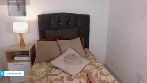 Snapshot of veesimons_dh chatting on February 2025 11:13:02 PM Vee Simons online show from February 2025 11:13:02 PM