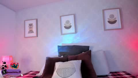 Snapshot of veesimons_dh chatting on September 2025 08:33:01 PM Vee Simons online show from September 2025 08:33:01 PM