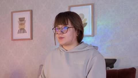 Snapshot of veesimons_dh chatting on October 2025 08:28:01 PM Vee Simons online show from October 2025 08:28:01 PM