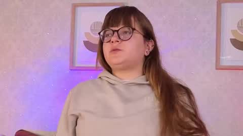 Snapshot of veesimons_dh chatting on October 2025 07:46:02 PM Vee Simons online show from October 2025 07:46:02 PM