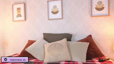 Vee Simons online show from March 2026 07:44:01 PM