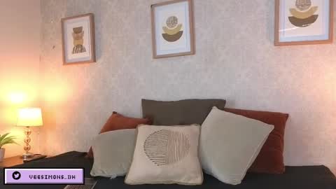 Vee Simons online show from April 2026 07:37:01 PM