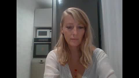 Snapshot of veessa chatting on October 2025 04:16:01 PM Veessa online show from October 2025 04:16:01 PM