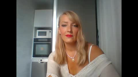 Snapshot of veessa chatting on October 2025 12:39:01 PM Veessa online show from October 2025 12:39:01 PM