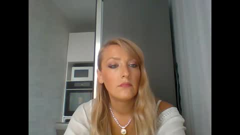 Snapshot of veessa chatting on October 2025 01:01:01 PM Veessa online show from October 2025 01:01:01 PM
