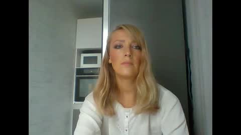 Snapshot of veessa chatting on October 2025 12:39:02 PM Veessa online show from October 2025 12:39:02 PM