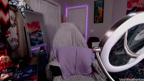 Violet Weatherbee online show from November 2025 02:00:01 AM