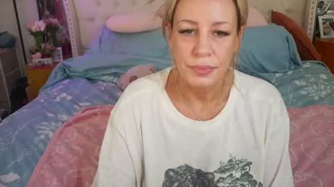Snapshot of vegas_danielle chatting on July 2026 10:06:02 PM Vegas Dani online show from July 2026 10:06:02 PM