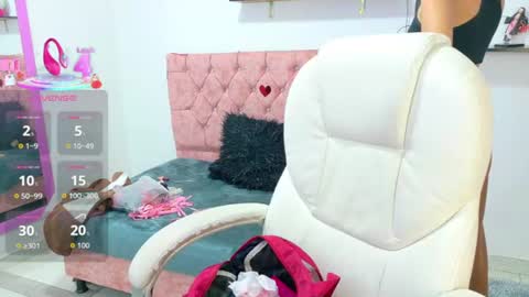 velinahoneyy online show from June 2026 12:40:02 PM