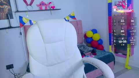velinahoneyy online show from July 2026 12:41:01 PM