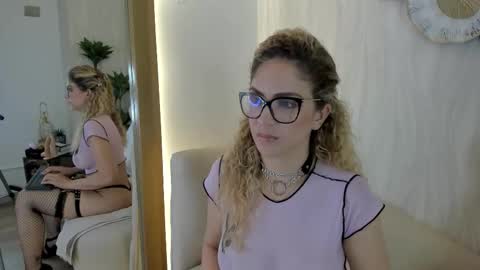 Velora online show from November 2025 03:50:02 AM