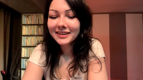 Snapshot of velvet__night chatting on September 2025 04:42:02 PM Elli its my first stream here online show from September 2025 04:42:02 PM
