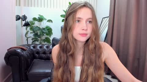 velvet_cherry online show from February 2025 03:31:02 PM