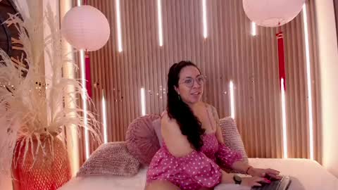 Emma Curly online show from April 2026 12:31:01 PM