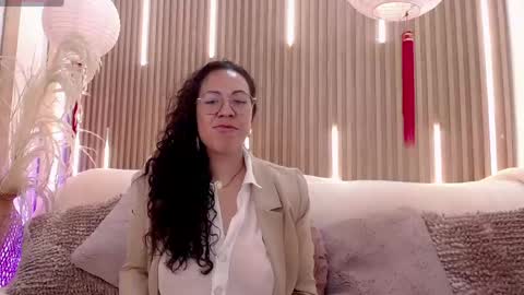 Emma Curly online show from May 2026 12:33:01 PM