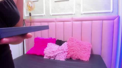 Snapshot of velvet_giirll chatting on June 2026 01:17:02 PM velvet_giirll online show from June 2026 01:17:02 PM
