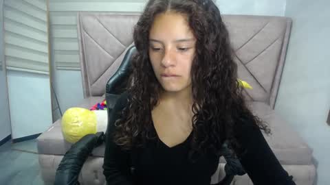 Snapshot of velvet_moon_v chatting on September 2025 01:11:02 PM velvet_moon_v online show from September 2025 01:11:02 PM