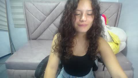 Snapshot of velvet_moon_v chatting on September 2025 01:33:01 PM velvet_moon_v online show from September 2025 01:33:01 PM